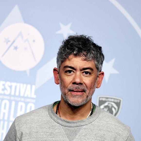 "J’ai dû arriver ce jour-là exaspéré par moi-même au rendez-vous que j’avais avec mon amie. Elle m’a dit : 'Va te faire tester, peut-être que ça s’explique finalement'", a-t-il confié à Nathalie Renoux pour M6 Info, dévoilant les coulisses de son test.

Manu Payet - Tapis rouge lors du 29ème Festival International du Film de Comédie de l'Alpe d'Huez le 21 Janvier 2026. © Dominique Jacovides/Bestimage