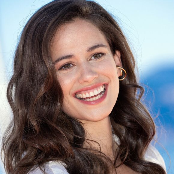Lucie Lucas est impliquée dans une association "qui valorise la culture locale".

Lucie Lucas participe à la séance photo « Cannes Confidential » dans le cadre du 5e Festival Canneseries, le 5 avril 2022 à Cannes, en France. Copyright : David Niviere/ABACAPRESS.COM