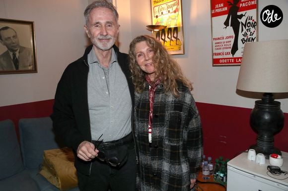 Exclusif - Thierry Lhermitte et sa femme Hélène - People à la représentation de la pièce de théâtre "Fleurs de soleil" au théâtre Antoine à Paris, France, le 16 mars 2023. © Bertrand Rindoff/Bestimage