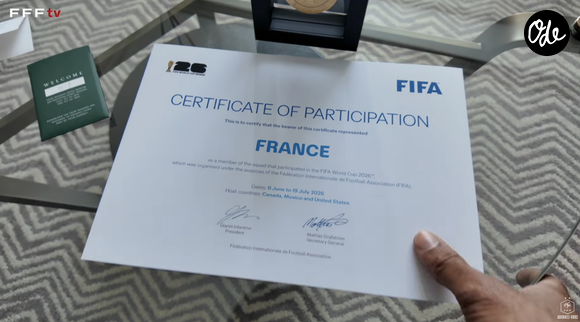 Médaille souvenir, certificat de participation, peignoir brodé du numéro personnel, les attentions s'enchaînaient

Capture d'écran YouTube FFF