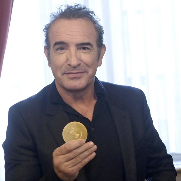 Jean Dujardin reçoit la Médaille de Reconnaissance de la Ville de Bruxelles, à la veille de la diffusion de la nouvelle série "Zorro" sur RTL-TVI, le 28 novembre 2024. Photonews / Bestimage