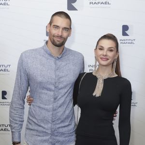 Exclusif - Camille Lacourt et sa compagne Alice Detollenaere - De nombreuses personnalités sont venues assister au dîner de gala annuel de l'Institut Rafaël-Santé intégrative au Pavillon Gabriel à Paris le 8 novembre 2022. 
© Jack Tribeca / Bestimage