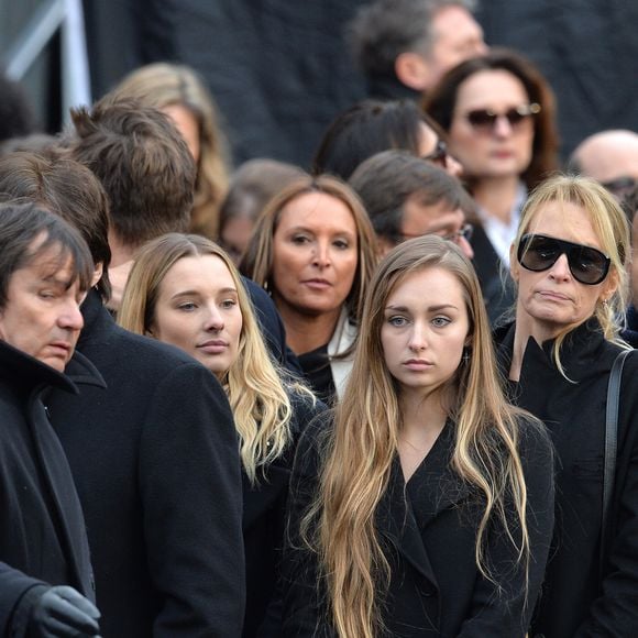 Sylvie Vartan, Ilona, Emma Smet, Estelle Lefébure - Sorties de l'église de la Madeleine après les obsèques de Johnny Hallyday à Paris le 9 décembre 2017.
© Veeren / Bestimage