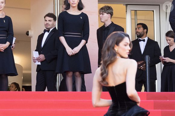 Antoine Dupont et  Iris Mittenaere - Antoine Dupont et Iris Mittenaere se retrouvent sur les marches  du film « Dossier 137 » lors du 78ème Festival International du Film de Cannes le 15 mai 2025.

© Jacovides / Moreau / Bestimage