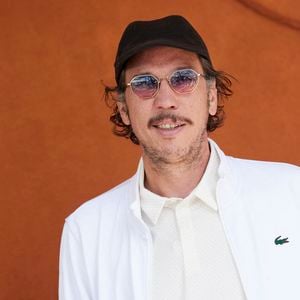 À son retour, il s'est dit "heureux de retrouver cette diversité, ce joyeux bazar".


Reda Kateb au village lors des Internationaux de France de tennis de Roland Garros 2024, à Paris, France, le 26 mai 2024.
© Jacovides-Moreau/Bestimage