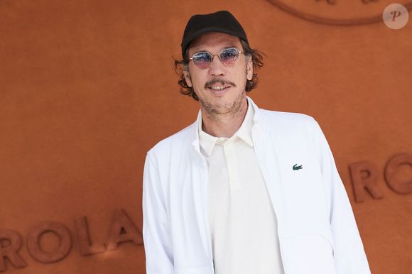À son retour, il s'est dit "heureux de retrouver cette diversité, ce joyeux bazar".


Reda Kateb au village lors des Internationaux de France de tennis de Roland Garros 2024, à Paris, France, le 26 mai 2024.
© Jacovides-Moreau/Bestimage