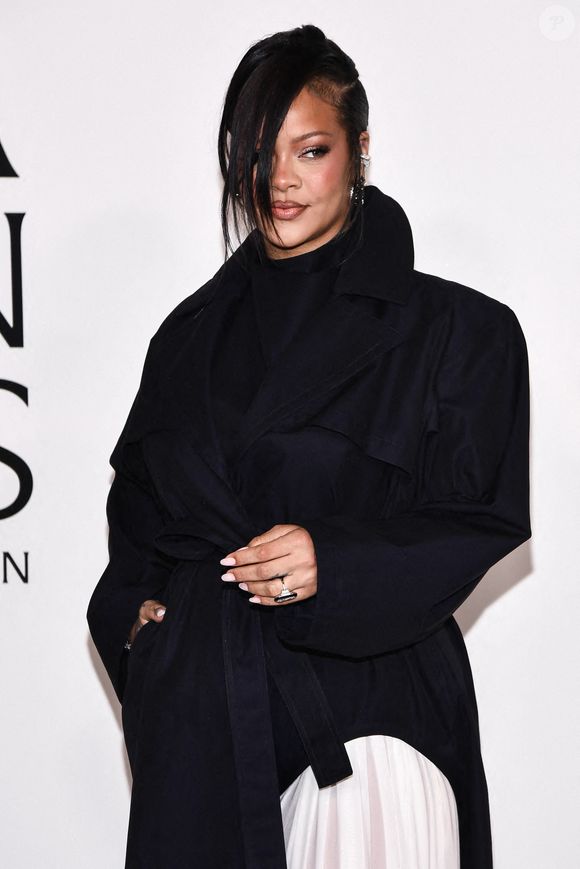 Rihanna sur le tapis rouge des CFDA Fashion Awards 2025 au Musée américain d'histoire naturelle à New York, NY, le 3 novembre 2025. Photo par Anthony Behar/SPUS/ABACAPRESS.COM