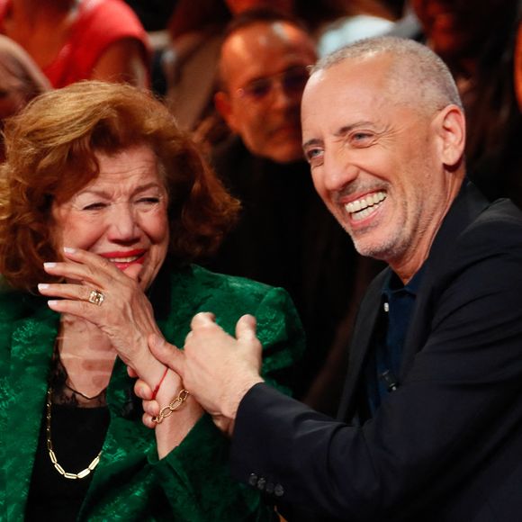 Exclusif - Gad Elmaleh et sa mère Régine lors de l'enregistrement de l'émission "Famille je vous aime" présentée par M. Drucker et qui sera diffusée le 13 juin 2025 sur France 3, aux Studios rive gauche à Paris, France, le 14 avril 2025. © Clovis-Gaffiot/Bestimage