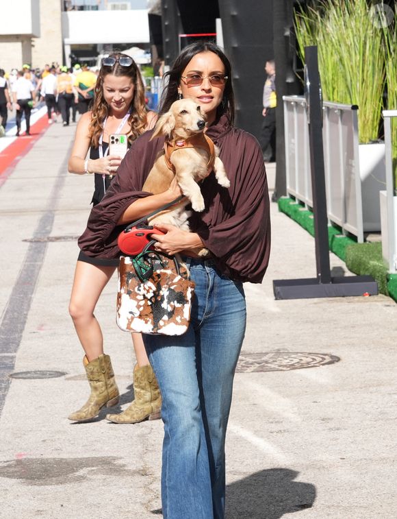 Le 17 octobre 2025, Circuit of The Americas, Austin, FORMULE 1 MSC CRUISES UNITED STATES GRAND PRIX 2025 , sur la photo Alexandra Saint Mleux, petite amie de Charles Leclerc (MCO), Scuderia Ferrari HP avec le chien Leo. Photo by DPA/ABACAPRESS.COM
