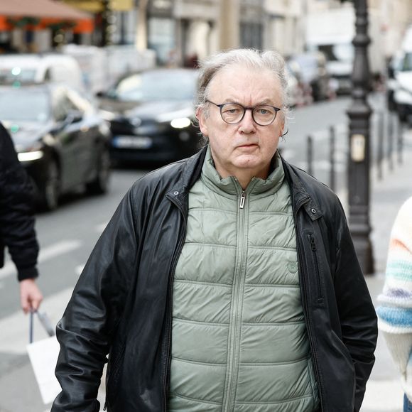 Dominique Besnehard - Personnalités à la cérémonie en hommage à Tchéky Karyo en l'église Saint Roch à Paris le 13 novembre 2025.
