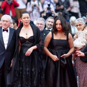 Robert De Niro, sa compagne Tiffany Chen, sa fille Helen Grace De Niro, la nounou avec le dernier enfant de l'acteur - Montée des marches du film « Partir un jour » pour la cérémonie d’ouverture du 78ème Festival International du Film de Cannes, au Palais des Festivals à Cannes. Le 13 mai 2025
© Jacovides-Moreau / Bestimage