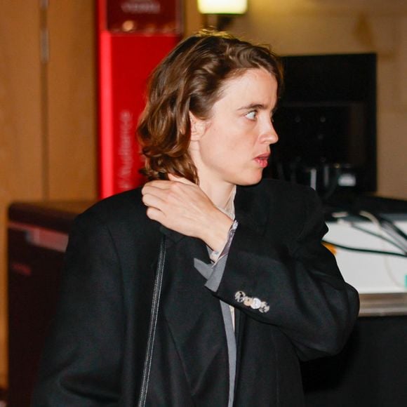 L'actrice française Adèle Haenel avec son avocate, Anouck Michelin sortent du procès en appel du réalisateur français Christophe Ruggia pour agression sexuelle sur sa personne lorsqu'elle avait entre 12 et 14 ans, au palais de justice de Paris, France, le 19 décembre 2025. © Julien Sarkissian/Bestimage