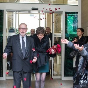 Exclusif - Catherine Laborde et son mari Thomas Stern - Catherine Laborde a epouse son compagnon de longue date Thomas Stern, publicitaire, samedi 9 novembre 2013 a la mairie du 2e arrondissement de Paris, en presence de ses amis les plus proches.