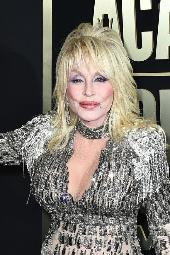 Dolly Parton suscite bien des inquiètudes récemment.

Dolly Parton au photocall des "58ème Country Music Awards" à Frisco au Texas, le 12 mai 2023.
©Backgrid USA / Bestimage