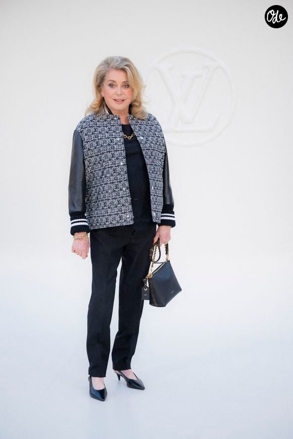 Catherine Deneuve assiste au défilé Louis Vuitton Femme Printemps-Été 2027 dans le cadre de la Fashion Week de Paris, le 6 octobre 2026 à Paris, en France. Photo : Eliot Blondet/Abaca