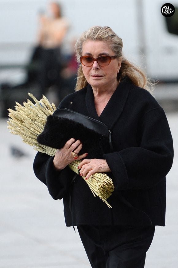 Catherine Deneuve - Arrivées aux obsèques de Jean-Paul Rappeneau en l'église Saint-Sulpice à Paris le 10 septembre 2026 ©Agence/Bestimage