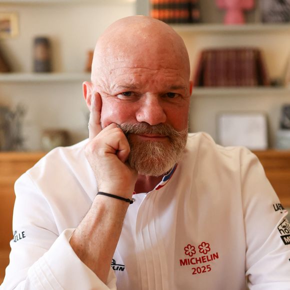 Exclusif - Le chef Philippe Etchebest dans les cuisines de son restaurant "Maison Nouvelle" à Bordeaux, le 11 avril 2025. ©Jean-Marc Lhomer/Bestimage.