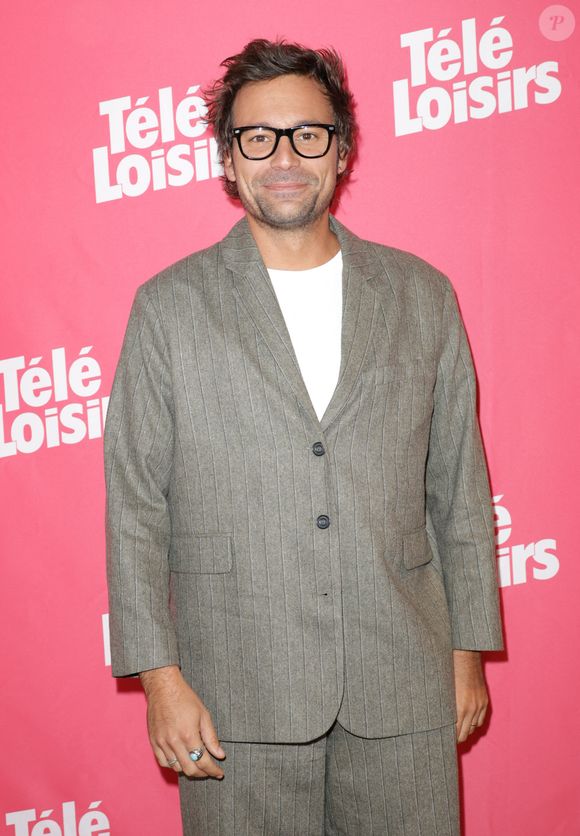 Bertrand Chameroy a lui aussi fait une apparition remarquée sur le photocall de l'événement.

Bertrand Chameroy - Photocall de la soirée "Télé Loisirs Awards 2025" au Jardin d'Acclimatation à Paris le 23 septembre 2025. © Coadic Guirec/Bestimage