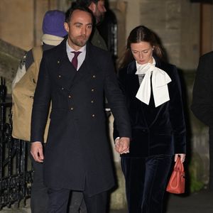 Le fils de James et d'Alizee Thevenet est habillé avec un petit short bleu avec un haut assorti et des chaussettes rayées
James Middleton et sa femme Alizee Thevenet - La famille royale d'Angleterre assiste à la messe "Together At Christmas Carol" à l'abbaye de Westminster à Londres, Royaume-Uni le 6 Décembre, 2024. © Julien Burton / Bestimage