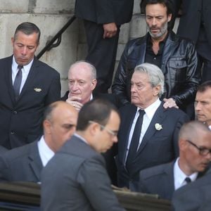 Pascal Desprez, Alain Delon, Anthony Delon - Sorties des obsèques de Mireille Darc en l'église Saint-Sulpice à Paris. Le 1er septembre 2017 © AGENCE / BESTIMAGE