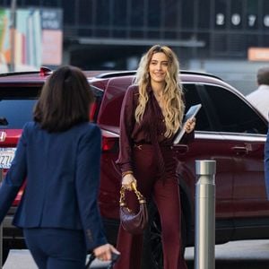 Paris Jackson a été photographiée à son arrivée au palais de justice de Los Angeles avec des documents juridiques avant une audience liée à sa dispute avec les exécuteurs testamentaires de son défunt père Michael Jackson.

©Bestimage