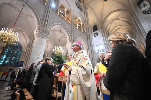 L'archevêque de Paris Laurent Ulrich pendant la première messe publique au cours de laquelle l'archevêque de Paris dirigera les prières pour consacrer le nouvel autel principal, à la cathédrale Notre-Dame de Paris, à Paris, le 8 décembre 2024.  Photo by Eliot Blondet/ABACAPRESS.COM