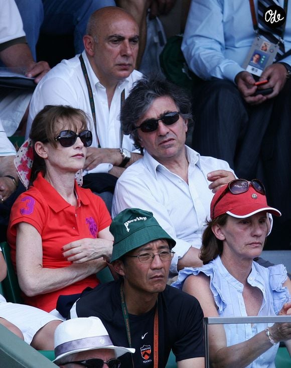 Isabelle Huppert et son mari Ronald Chammah lors du tournoi de tennis de Roland Garros à Paris, le 5 juin 2010. ©Bestimage