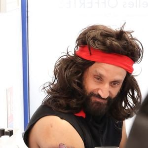 Exclusif  - Cyril Hanouna tourne la bande annonce de sa nouvelle émission "Tout Beau, Tout N9uf (TBT9)" qui arrivera à la rentrée prochaine sur W9 au Bois de Boulogne avec Valérie Bénaïm et Raymond Aabou, Paris le 20 juin 2025. © Jack Tribeca / Bestimage