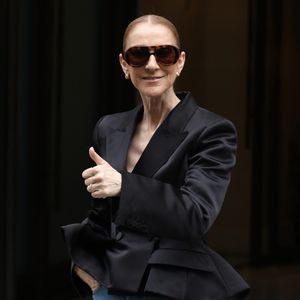 Celine Dion à son départ du Royal Monceau à Paris, France, le 3 septembre 2026. © Denis Guignebourg/Bestimage