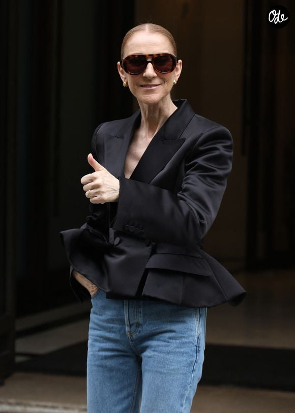 Celine Dion à son départ du Royal Monceau à Paris, France, le 3 septembre 2026. © Denis Guignebourg/Bestimage