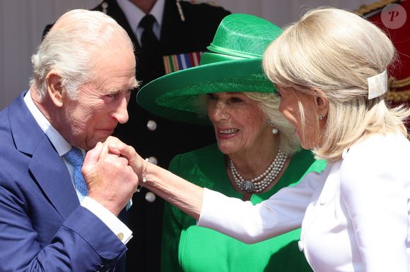 Le roi Charles III d'Angleterre et la reine consort Camilla accueillent le président Emmanuel Macron et sa femme Brigitte Macron à  Datchet Road le 8 juillet 2025.

© Chris Jackson / Pool / Julien Burton via Bestimage