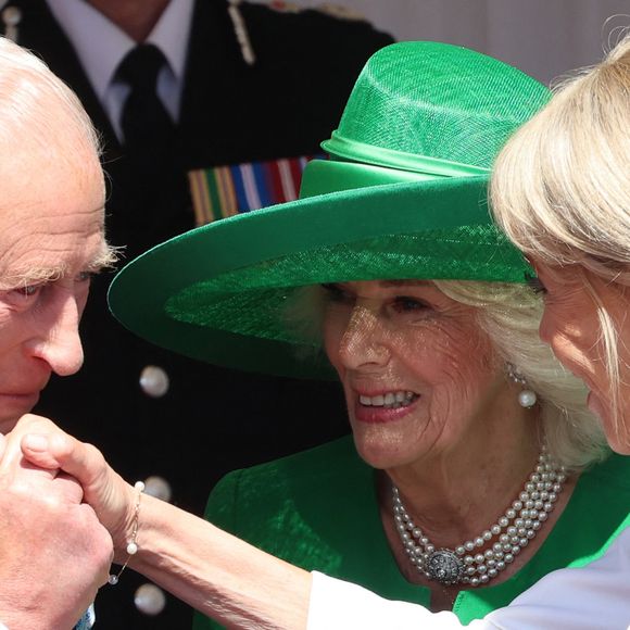 Le roi Charles III d'Angleterre et la reine consort Camilla accueillent le président Emmanuel Macron et sa femme Brigitte Macron à  Datchet Road le 8 juillet 2025.

© Chris Jackson / Pool / Julien Burton via Bestimage