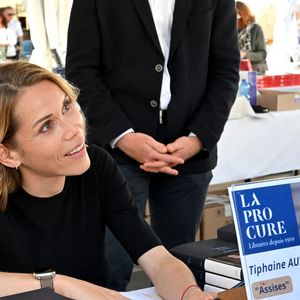 Tiphaine Auzière (pour son livre "Assises"), avocate écrivain et fille de Brigitte Macron, durant la 28ème édition du Festival du Livre de Nice au Jardin Albert 1er. © Bruno Bebert / Bestimage