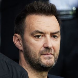 Cyril Lignac est l'un des chefs les plus célèbres de France.

Cyril Lignac lors du match de football Ligue un Uber Eats PSG Vs Ajaccio au Parc des Princes à Paris.
© Cyril Moreau / Bestimage