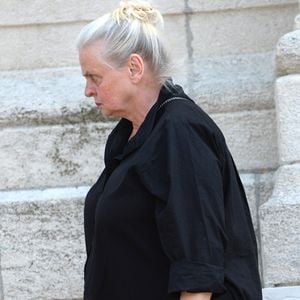 Prise en charge à l’hôpital pendant plusieurs jours, elle souffrait d’un traumatisme cervical et avait trois côtes cassées.

Isabelle Nanty, semble aller beaucoup mieux depuis son grave accident en VTC sur l'autoroute A10, à la sortie des obsèques de la chanteuse Guesch Patti au Crématorium du Père-Lachaise à Paris, France, le 3 juillet 2026. Isabelle Nanty a accompagné son amie la chanteuse Guesch Patti jusqu'à son dernier souffle. © Bestimage