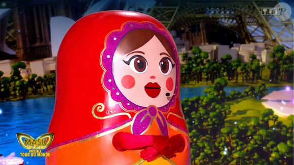 Un groupe phare des années 90 se cachait sous ce costume démultiplié 


Les poupées russes dans Mask Singer 9, prime du 22 mai - capture d'écran TF1