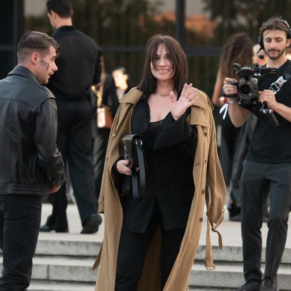 Sans vraiment comprendre pourquoi, le temps de l'interdiction étant dépassé depuis longtemps !
Beatrice Dalle - Les célébrités assistent au défilé de la collection homme été 2024 de Saint Laurent "Each Man Kills The Thing He Loves" à Berlin, France, le 12 juin 2023.