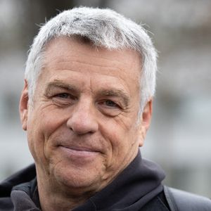 Bruno Gaccio devant la préfecture de Paris après avoir déposé la liste complète de « La France Insoumise » pour les élections municipales de Paris, le 24 février 2026. Photo de Raphaël Lafargue/ABACAPRESS.COM