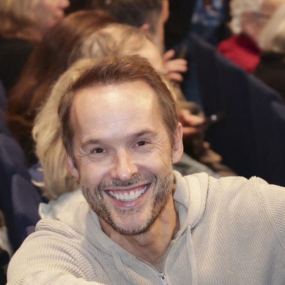 Une routine à laquelle le présentateur s'accroche dans l'idée de rester en forme et surtout, de ne pas voir son physique changer. 

Exclusif - Damien Thévenot dans le public du concert de Hugues Aufray au Le Dôme de Paris - Palais des Sports le 9 novembre 2025.

© Jack Tribeca / Bestimage