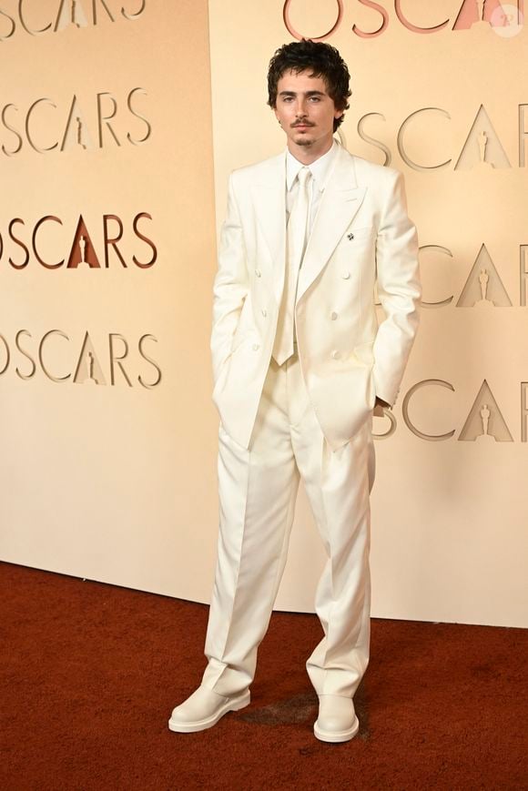 Timothée Chalamet a toutefois pu compter sur le soutien de sa compagne Kylie Jenner, très remarquée sur le tapis rouge.

Timothy Chalamet à la 98ème cérémonie des Oscars au Dolby Theatre le 15 mars 2026 à Hollywood, Californie.Credit : / Admedia (Credit Image : © /AdMedia via ZUMA Press Wire)