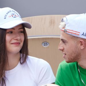 Michou et Elsa Bois dans les tribunes lors des Internationaux de France de Tennis de Roland Garros 2023. Paris, le 10 juin 2023.

© Jacovides-Moreau / Bestimage