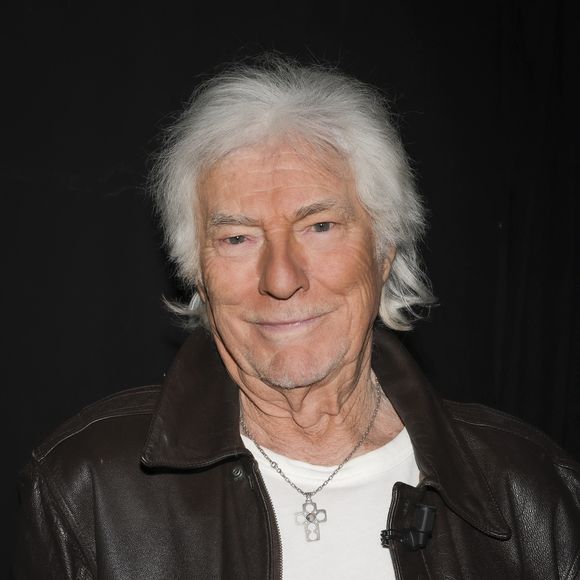 Exclusif - Hugues Aufray pose lors de sa venue à l’émission « Face à Hanouna » présentée parC.Hanouna et diffusée sur C8 le 27 avril 2024, à Paris, France, le 25 avril 2024. © Jack Tribeca / Bestimage