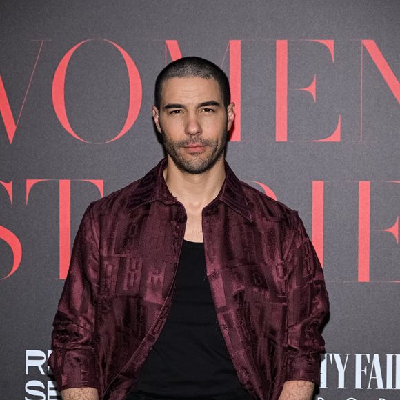 Tahar Rahim au photocall de la soirée de gala "Women Stories by Vanity Fair" à l'Eden Roc lors du 76ème Festival International du Film de Cannes, le 18 mai 2023.