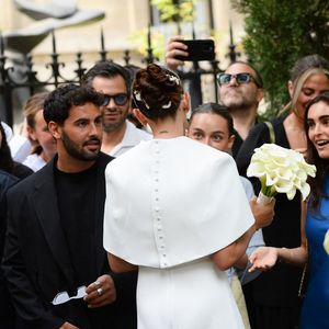 La mannequin portait une robe blanche élégante, tandis que son mari était en costume bleu marine.

 Arrivées au mariage civil de Thylane Blondeau et Benjamin Attal à la mairie du 16ème arrondissement de Paris le 29 juin 2026.
Agence / Bestimage
