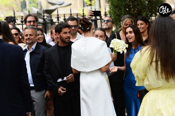 La mannequin portait une robe blanche élégante, tandis que son mari était en costume bleu marine.

 Arrivées au mariage civil de Thylane Blondeau et Benjamin Attal à la mairie du 16ème arrondissement de Paris le 29 juin 2026.
Agence / Bestimage