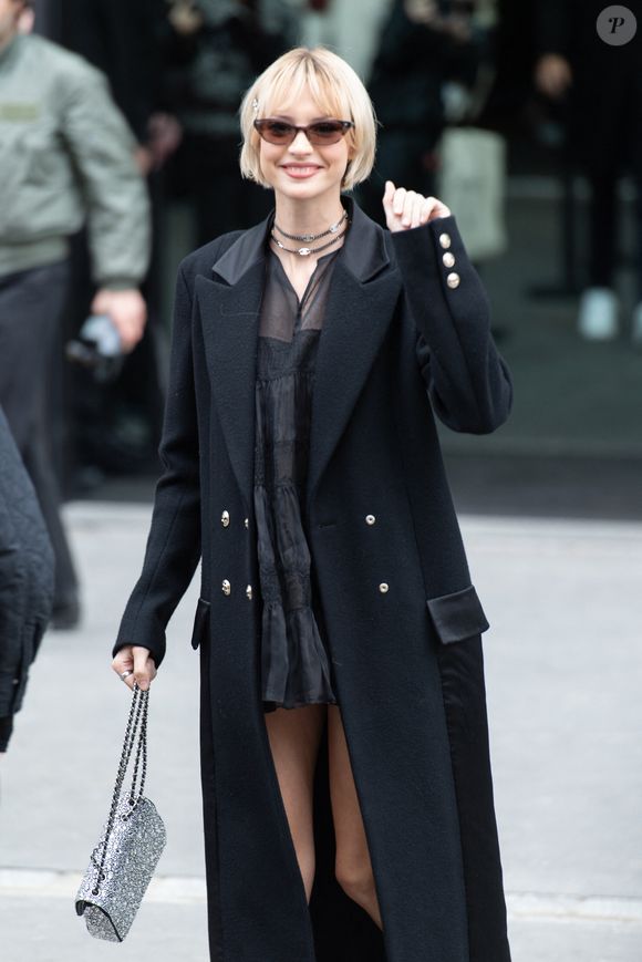 Angèle au défilé de mode Femmes prêt-à-porter automne-hiver 2024/2025 "Chanel" lors de la fashion week de Paris, le 5 mars 2024.

Photo : Marie Goujon / Panoramic / Bestimage