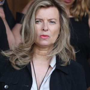 Valérie Trierweiler - Sorties des obsèques de Philippe Labro en l'église de Saint-Germain-des-Prés à Paris le 13 juin 2025. © Dominique Jacovides - Christophe Clovis / Bestimage