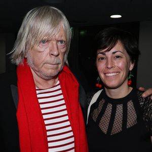 Renaud file le parfait amour avec Cerise, une couturière de 29 ans sa cadette qu'il a épousée il y a environ deux ans.

 Renaud (Séchan) et sa femme Cerise lors du "Hyper Week-end Festival" a Radio France.
© Denis Guignebourg / Bestimage