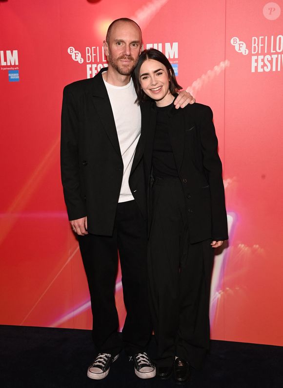 À 35 ans, la star d’"Emily in Paris" est devenue maman pour la première fois grâce à une gestation pour autrui (GPA)...

12 octobre 2024. Gala du tapis rouge du BFI London Film Festival pour THE SUMMER BOOK au Curzon Mayfair, Londres. Ici : Lily Collins et Charlie McDowell Crédit : Justin Goff/GoffPhotos