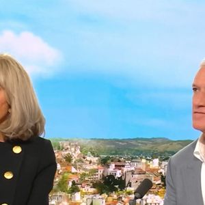 Au JT de 13H de TF1, Didier Deschamps annonce qu’il quittera l'équipe de France en 2026 après la coupe du monde aux États-Unis. Il était accompagné au JT de Brigitte Macron à l'occasion du lancement de la campagne 2025 des Pièces Jaunes.
Paris le 8 janvier 2025.
© Capture TV TF1 via Bestimage
